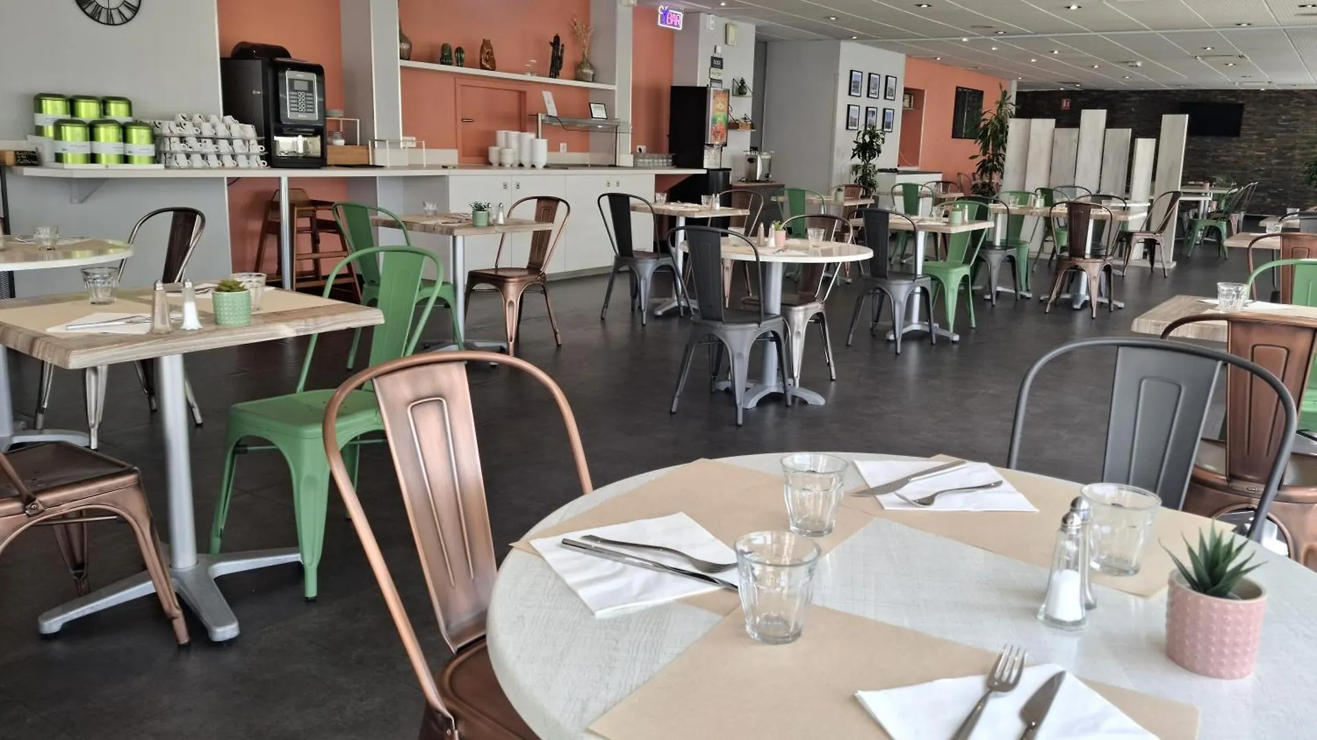 Ibis Styles Marseille Aeroport Hotel Vitrolles  3*, Vitrolles (Bouches-du-Rhone) France