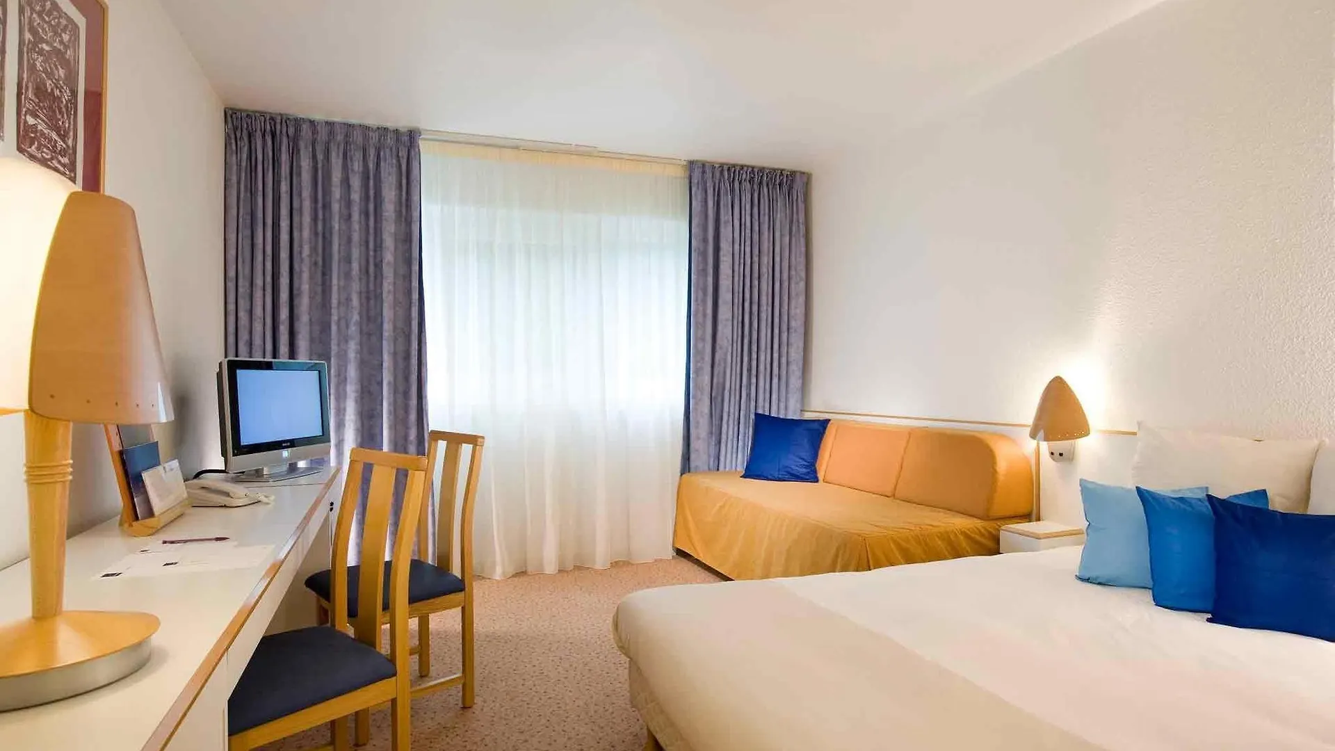Hotel Ibis Styles Marseille Aeroport Vitrolles  Vitrolles (Bouches-du-Rhone)