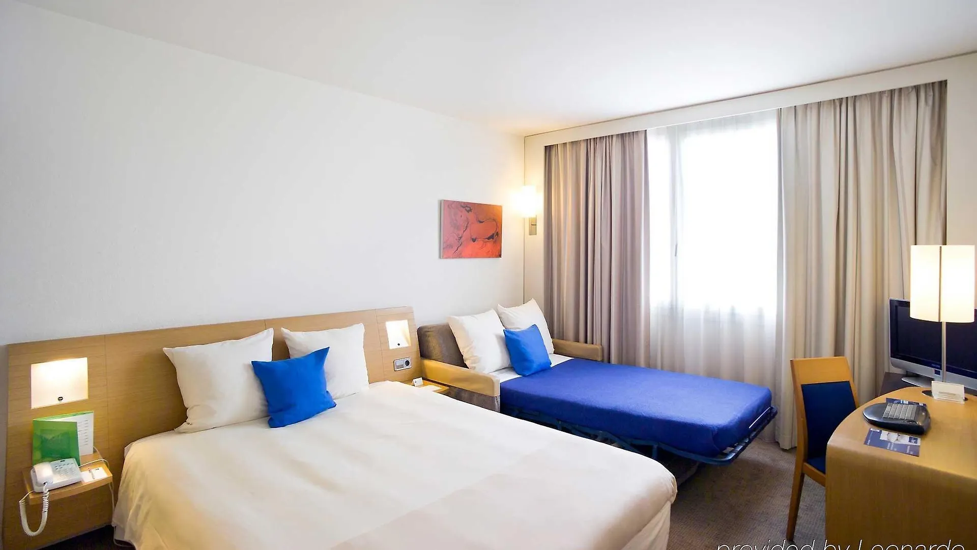 Hotel Ibis Styles Marseille Aeroport Vitrolles  3*, Vitrolles (Bouches-du-Rhone)