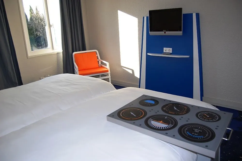 Hotel Ibis Styles Marseille Aeroport Vitrolles  3*, Vitrolles (Bouches-du-Rhone)