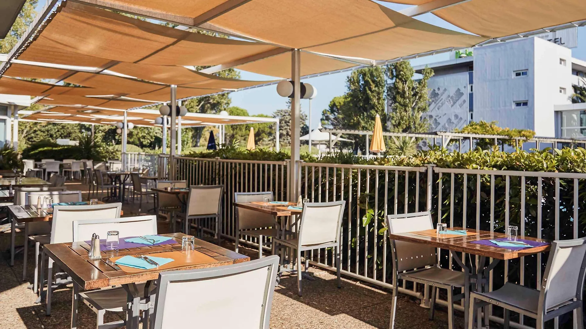 Hotel ibis Styles Marseille Aéroport Vitrolles  3*, Vitrolles (Bouches-du-Rhone)